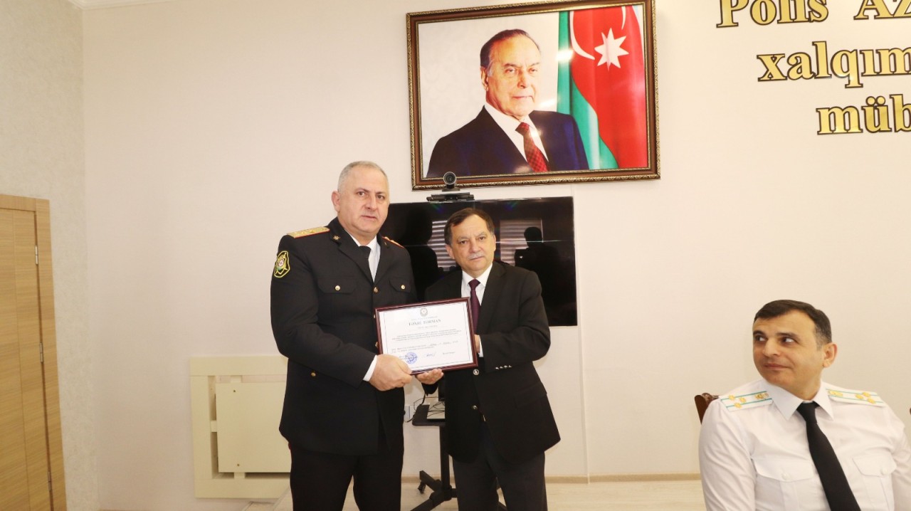 Qazaxda icra başçısı polis əməkdaşlarını Fəxri Fərmanla təltif etdi - FOTOLAR